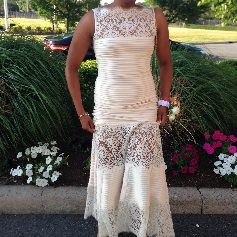 Tadashi Shoji,impeccable full length dress